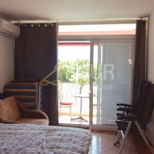Novi Vinodolski - manji stan blizu mora! 28.02m2, garsonijera + lođa