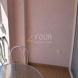 Novi Vinodolski - manji stan blizu mora! 28.02m2, garsonijera + lođa