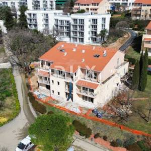 NOVI VINODOLSKI - Penthouse prvi red do mora s hotelskim sadržajem