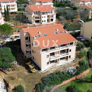 NOVI VINODOLSKI - Penthouse prvi red do mora s hotelskim sadržajem