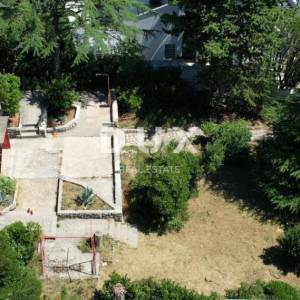 NOVI VINODOLSKI - Samostojeća kuća s prostranim zemljištem, samo 100 m od mora