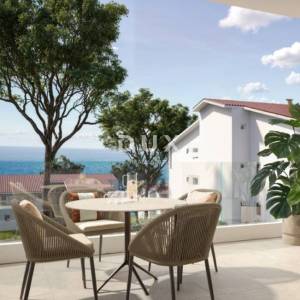 NOVI VINODOLSKI – Stan od 48m² u ekskluzivnom resortu, prvi red do mora s privatnom plažom