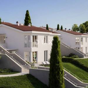 NOVI VINODOLSKI – Stan od 77m² u ekskluzivnom resortu, prvi red do mora s privatnom plažom