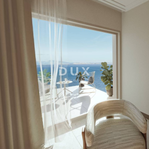 NOVI VINODOLSKI – Stan od 77m² u ekskluzivnom resortu, prvi red do mora s privatnom plažom