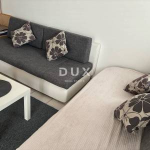 NOVI VINODOLSKI – uređena garsonijera, pored mora, 21 m²