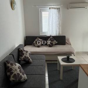NOVI VINODOLSKI – uređena garsonijera, pored mora, 21 m²