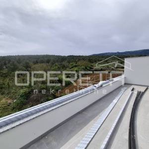 Novogradnja u Vrboskoj (Hvar) – dvoetažni stan na drugom katu s terasom 