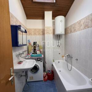 Obrovac, 2s+db, 60m2, lođa