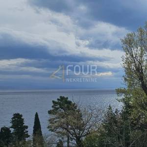Opatija, 110m2, etaža u vili, 2s+db, terasa, blizina mora!