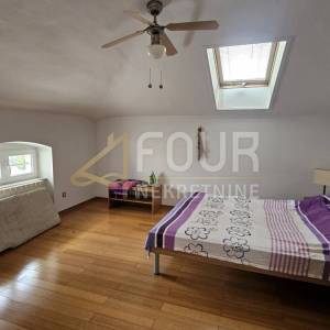 Opatija, 110m2, etaža u vili, 2s+db, terasa, blizina mora!