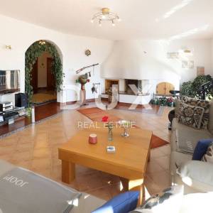 OPATIJA, BREGI - villa s panoramskim pogledom na more i velikom okućnicom! PRILIKA!