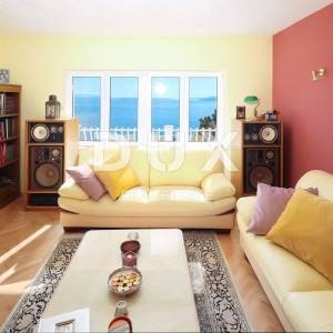 OPATIJA, BREGI - villa s panoramskim pogledom na more i velikom okućnicom! PRILIKA!