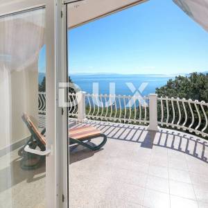 OPATIJA, BREGI - villa s panoramskim pogledom na more i velikom okućnicom! PRILIKA!
