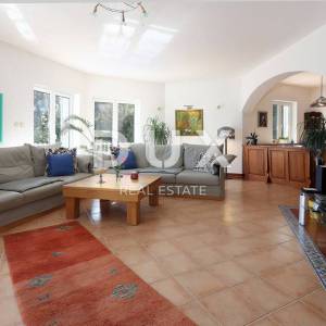 OPATIJA, BREGI - villa s panoramskim pogledom na more i velikom okućnicom! PRILIKA!