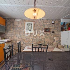 OPATIJA, BRSEČ - Autentična kamena kuća s dva apartmana, 76m2