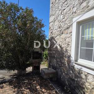 OPATIJA, BRSEČ - Autentična kamena kuća s dva apartmana, 76m2