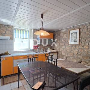 OPATIJA, BRSEČ - Autentična kamena kuća s dva apartmana, 76m2