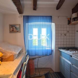 OPATIJA, BRSEČ - Autentična kamena kuća s dva apartmana, 76m2