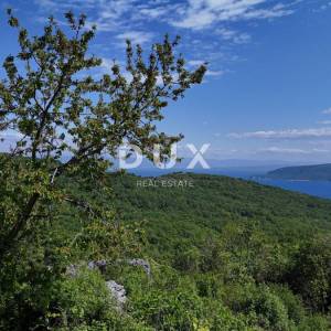 OPATIJA, BRSEČ (okolica) - Građevinsko zemljište 1173 m2 s projektnom dokumentacijom i fantastičnim pogledom na more!