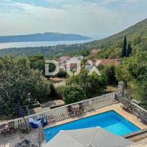 OPATIJA, BRSEČ – Predivna dvojna vila s bazenom i pogledom na more u oazi mira