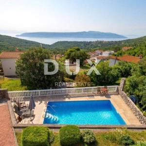 OPATIJA, BRSEČ – Predivna dvojna vila s bazenom i pogledom na more u oazi mira