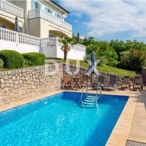 OPATIJA, BRSEČ – Predivna dvojna vila s bazenom i pogledom na more u oazi mira