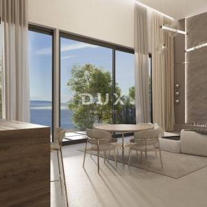OPATIJA, CENTAR - impozantna vila iznad centra Opatije s panoramskim pogledom na more i velikom okućnicom 