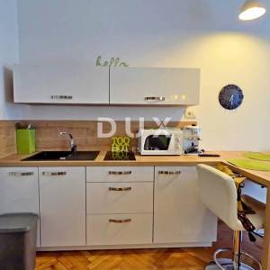 OPATIJA, CENTAR - Otmjeni stan u srcu Opatije, 150 m od mora, 3SDB, 109m2