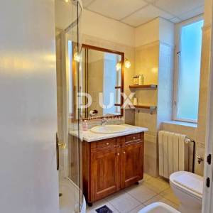 OPATIJA, CENTAR - Otmjeni stan u srcu Opatije, 150 m od mora, 3SDB, 109m2