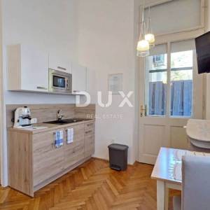 OPATIJA, CENTAR - Otmjeni stan u srcu Opatije, 150 m od mora, 3SDB, 109m2