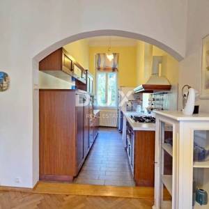 OPATIJA, CENTAR - Otmjeni stan u srcu Opatije, 150 m od mora, 3SDB, 109m2