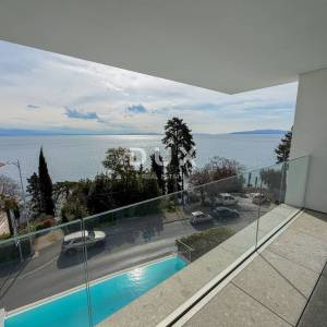 OPATIJA, CENTAR - penthouse drugi red do mora u jednoj od najboljih zgrada u Opatiji