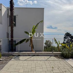 OPATIJA, CENTAR - penthouse drugi red do mora u jednoj od najboljih zgrada u Opatiji