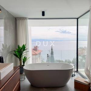 OPATIJA, CENTAR - penthouse drugi red do mora u jednoj od najboljih zgrada u Opatiji