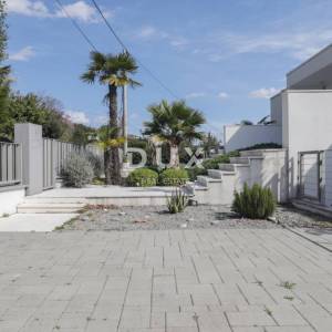 OPATIJA, CENTAR - penthouse drugi red do mora u jednoj od najboljih zgrada u Opatiji