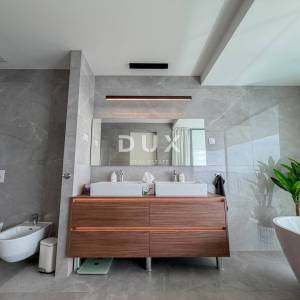 OPATIJA, CENTAR - penthouse drugi red do mora u jednoj od najboljih zgrada u Opatiji