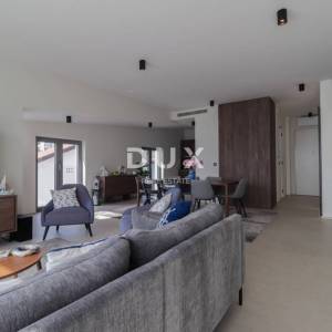 OPATIJA, CENTAR - penthouse drugi red do mora u jednoj od najboljih zgrada u Opatiji