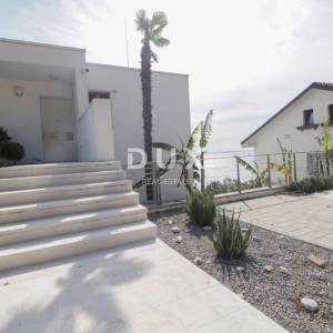 OPATIJA, CENTAR - penthouse drugi red do mora u jednoj od najboljih zgrada u Opatiji