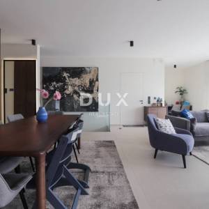 OPATIJA, CENTAR - penthouse drugi red do mora u jednoj od najboljih zgrada u Opatiji