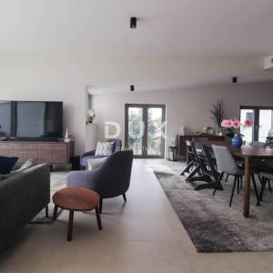 OPATIJA, CENTAR - penthouse drugi red do mora u jednoj od najboljih zgrada u Opatiji