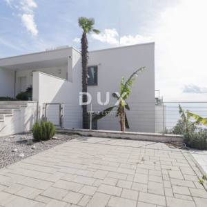 OPATIJA, CENTAR - penthouse drugi red do mora u jednoj od najboljih zgrada u Opatiji
