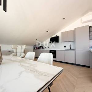OPATIJA, CENTAR - penthouse u centru Opatije s više terasa, panoramski pogled, garaža, 200 metara od Lungomare