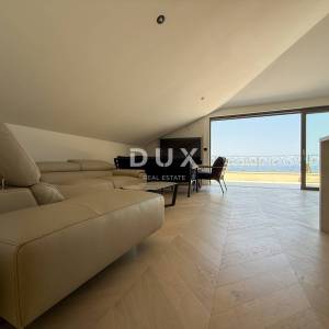 OPATIJA, CENTAR - penthouse u centru Opatije s više terasa, panoramski pogled, garaža, 200 metara od Lungomare