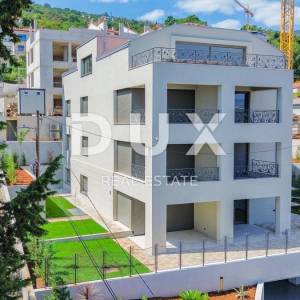 OPATIJA, CENTAR - penthouse u centru Opatije s više terasa, panoramski pogled, garaža, 200 metara od Lungomare