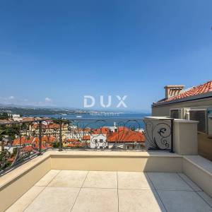 OPATIJA, CENTAR - penthouse u centru Opatije s više terasa, panoramski pogled, garaža, 200 metara od Lungomare