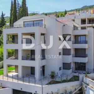 OPATIJA, CENTAR - penthouse u centru Opatije s više terasa, panoramski pogled, garaža, 200 metara od Lungomare