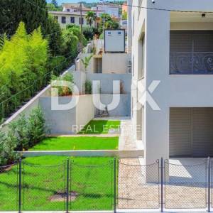 OPATIJA, CENTAR - penthouse u centru Opatije s više terasa, panoramski pogled, garaža, 200 metara od Lungomare