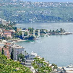 OPATIJA, CENTAR - penthouse s pogledom u novogradnji iznad centra Opatije 
