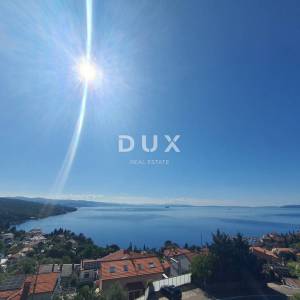 OPATIJA, CENTAR -  stan s garažom u finoj gradnji s prekrasnim pogledom na cijeli Kvarnerski zaljev