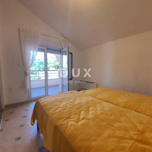 OPATIJA, CENTAR -  stan s garažom u finoj gradnji s prekrasnim pogledom na cijeli Kvarnerski zaljev